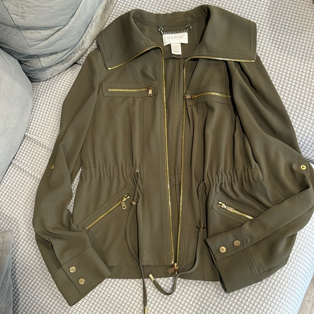 Green dressy jacket. Cachè brand. Size 4